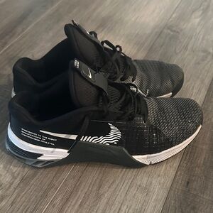 Nike metcon Men's Black White and Grey Athletic Shoes